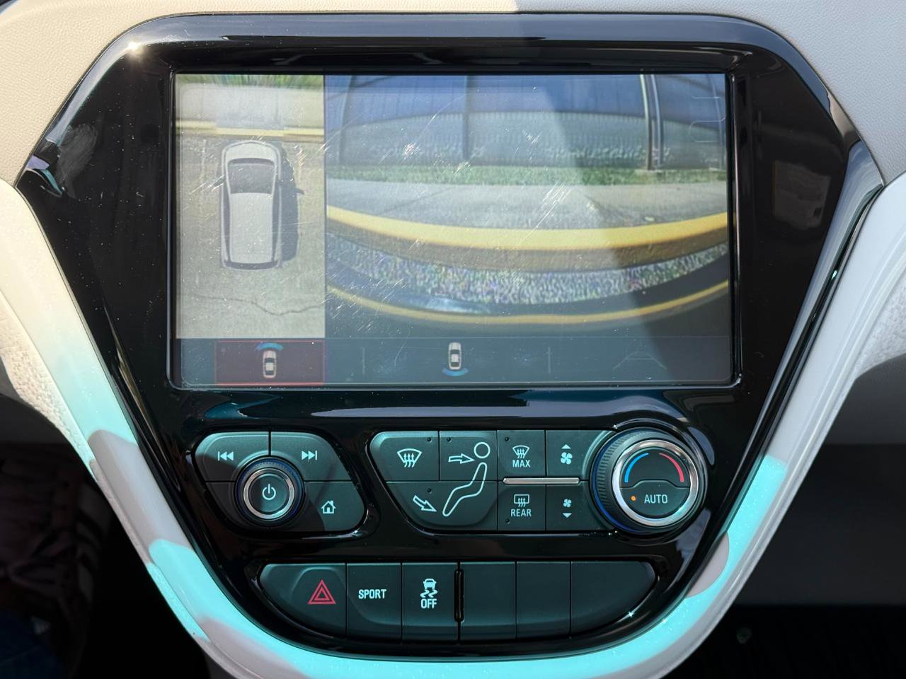 Used 2019 Chevrolet Bolt Premier w/ Infotainment Package image 15