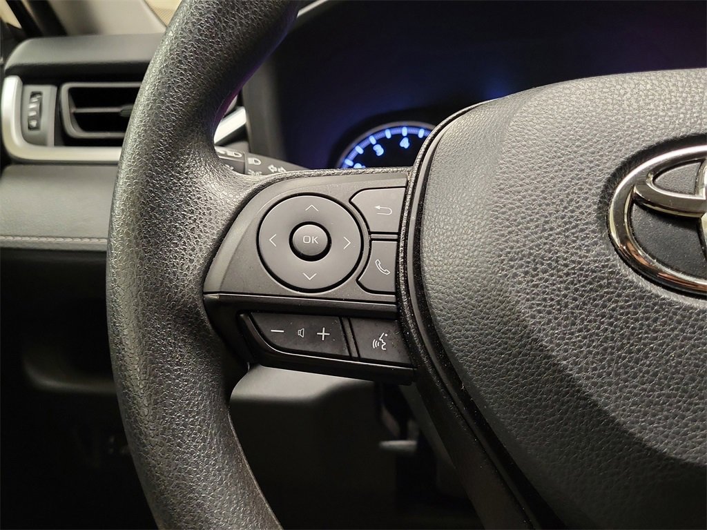Used 2022 Toyota RAV4 LE image 18