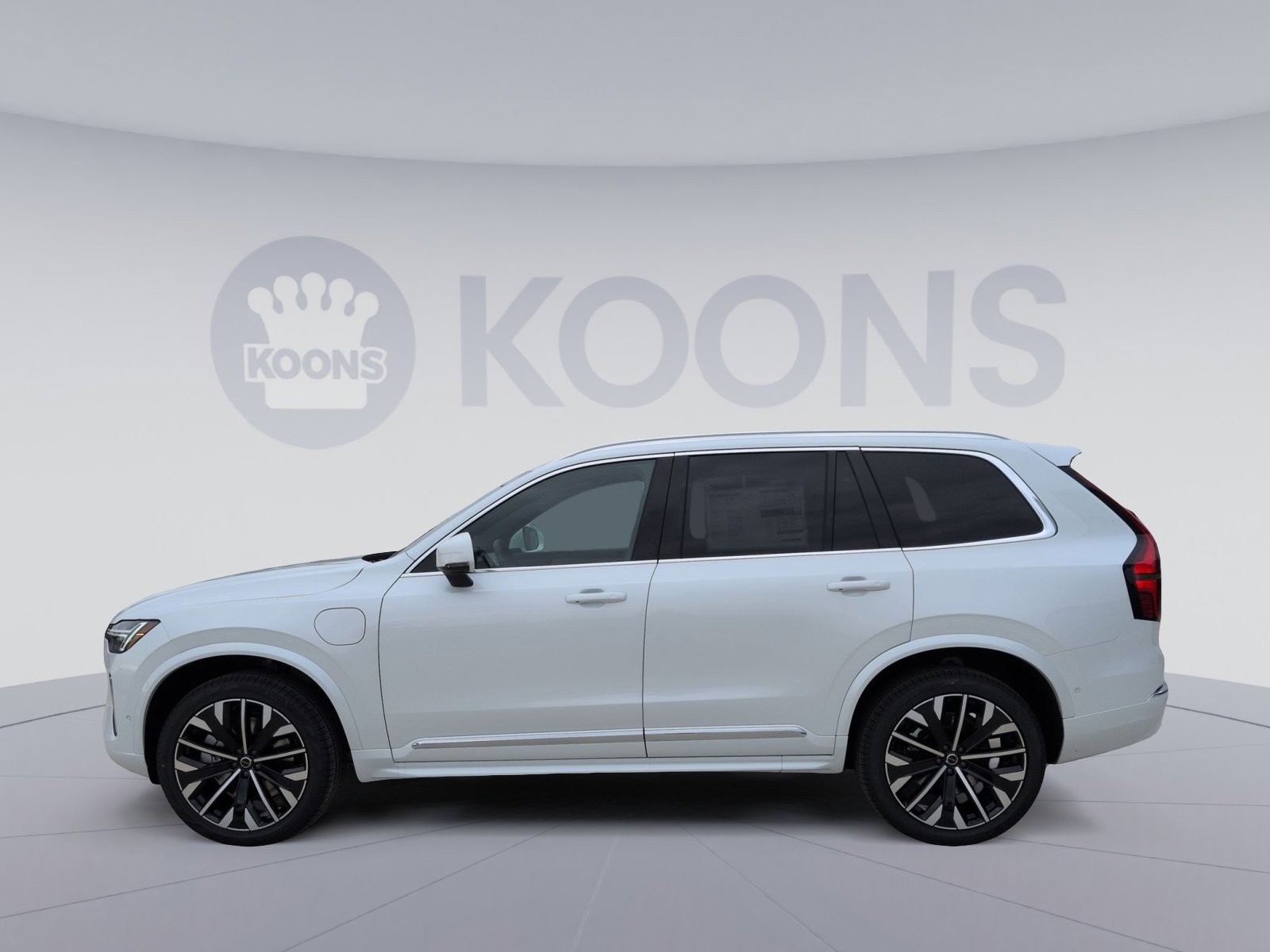 New 2026 Volvo XC90 T8 Plus w/ Protection Package Premier image 2
