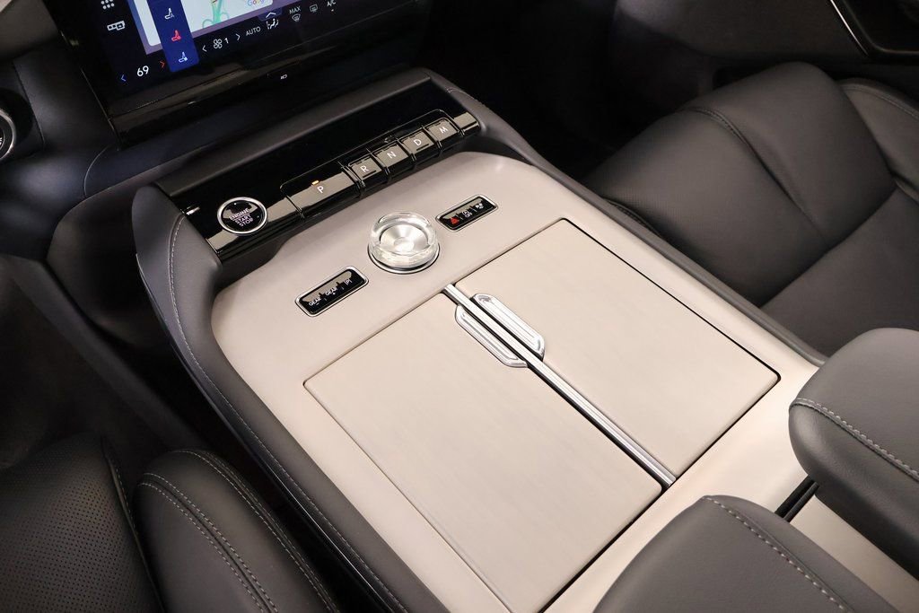 New 2025 Lincoln Navigator Reserve w/ Jet Appearance Package image 9