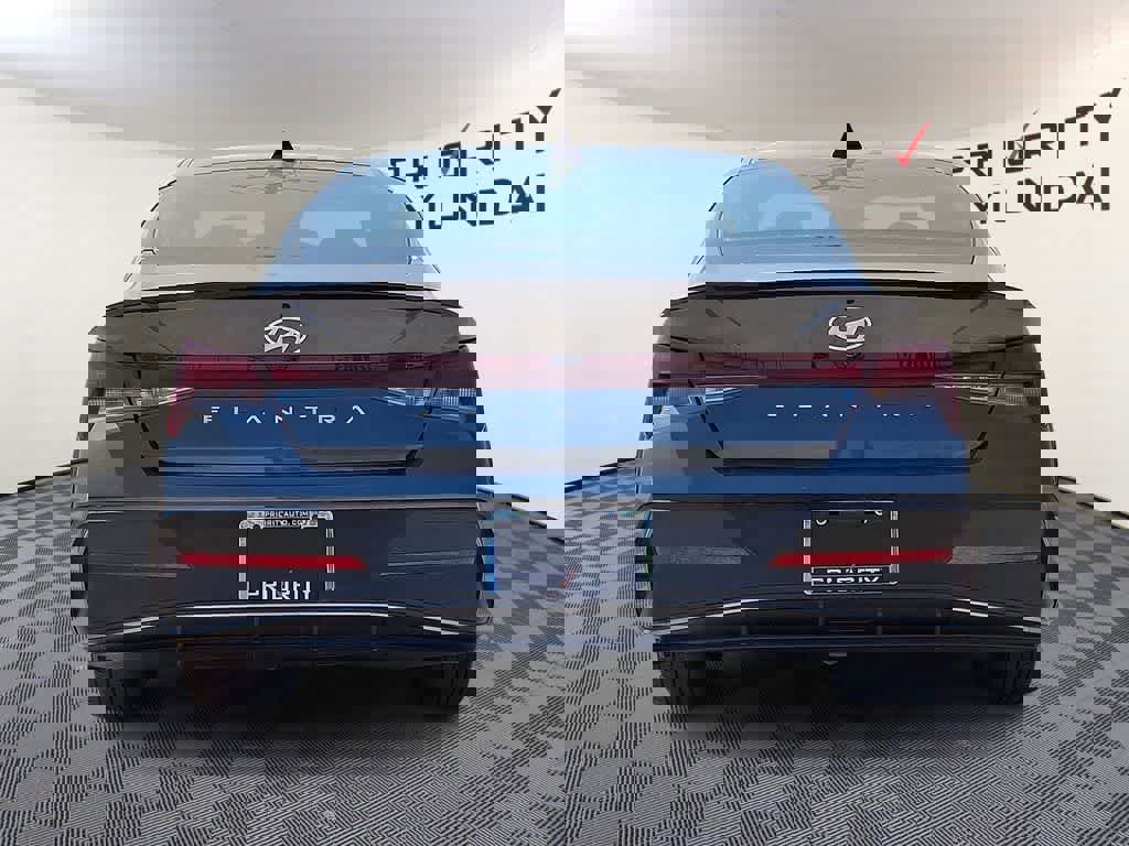 Used 2025 Hyundai Elantra Sport FWD image 5