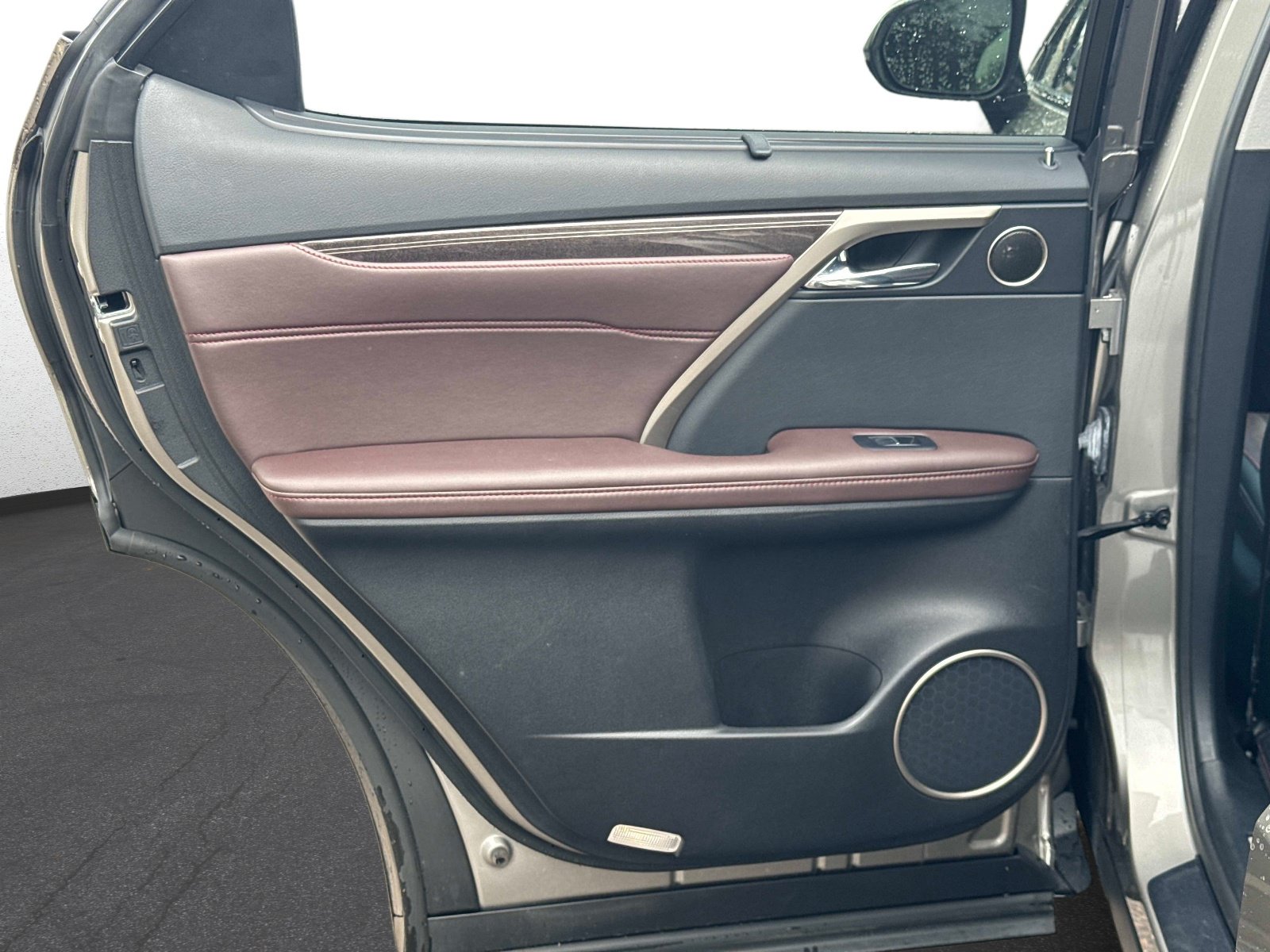 Used 2017 Lexus RX 450h AWD w/ Luxury Package image 13