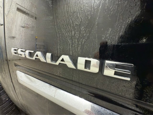 Used 2011 Cadillac Escalade EXT Luxury image 28