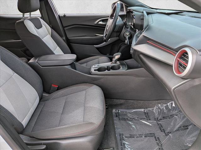 Used 2024 Chevrolet Trax RS w/ Sunroof Package image 21