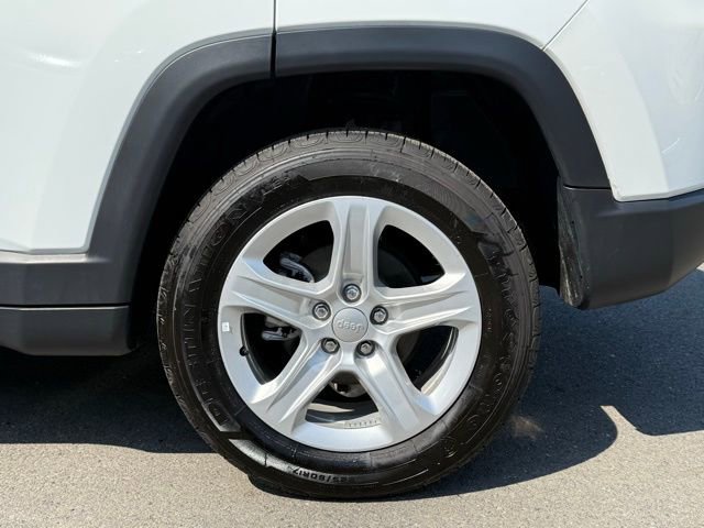 Used 2023 Jeep Compass Latitude w/ Sun and Sound Group image 18