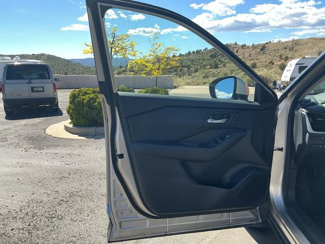 Used 2024 Nissan Rogue SL w/ SL Premium Package image 18