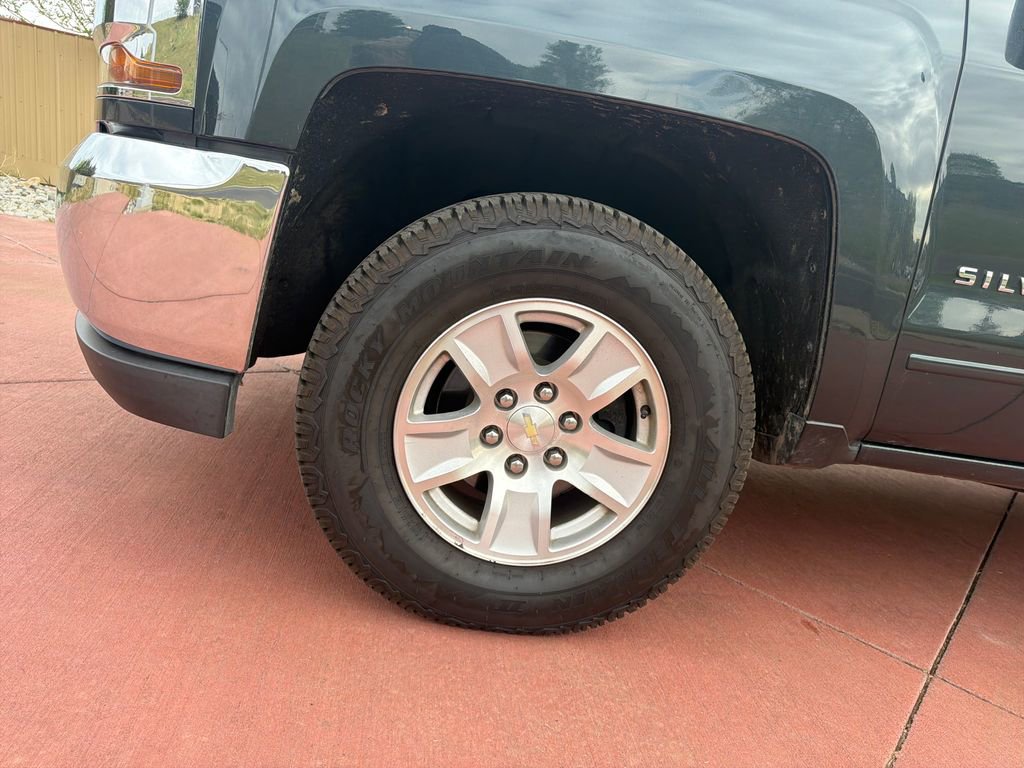 Used 2018 Chevrolet Silverado 1500 LT AWD/4WD image 34