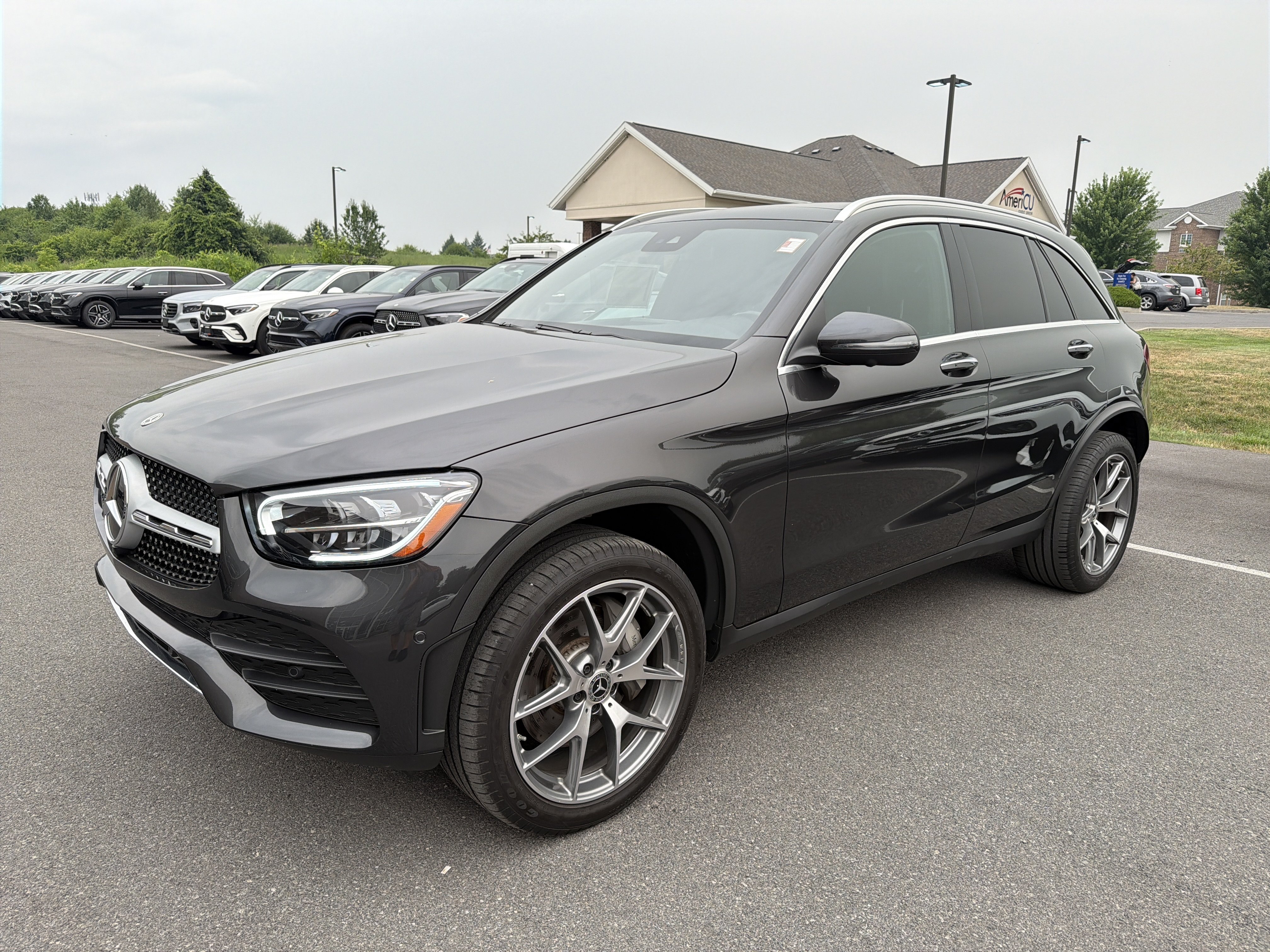 Used 2022 Mercedes-Benz GLC 300 4MATIC image 4