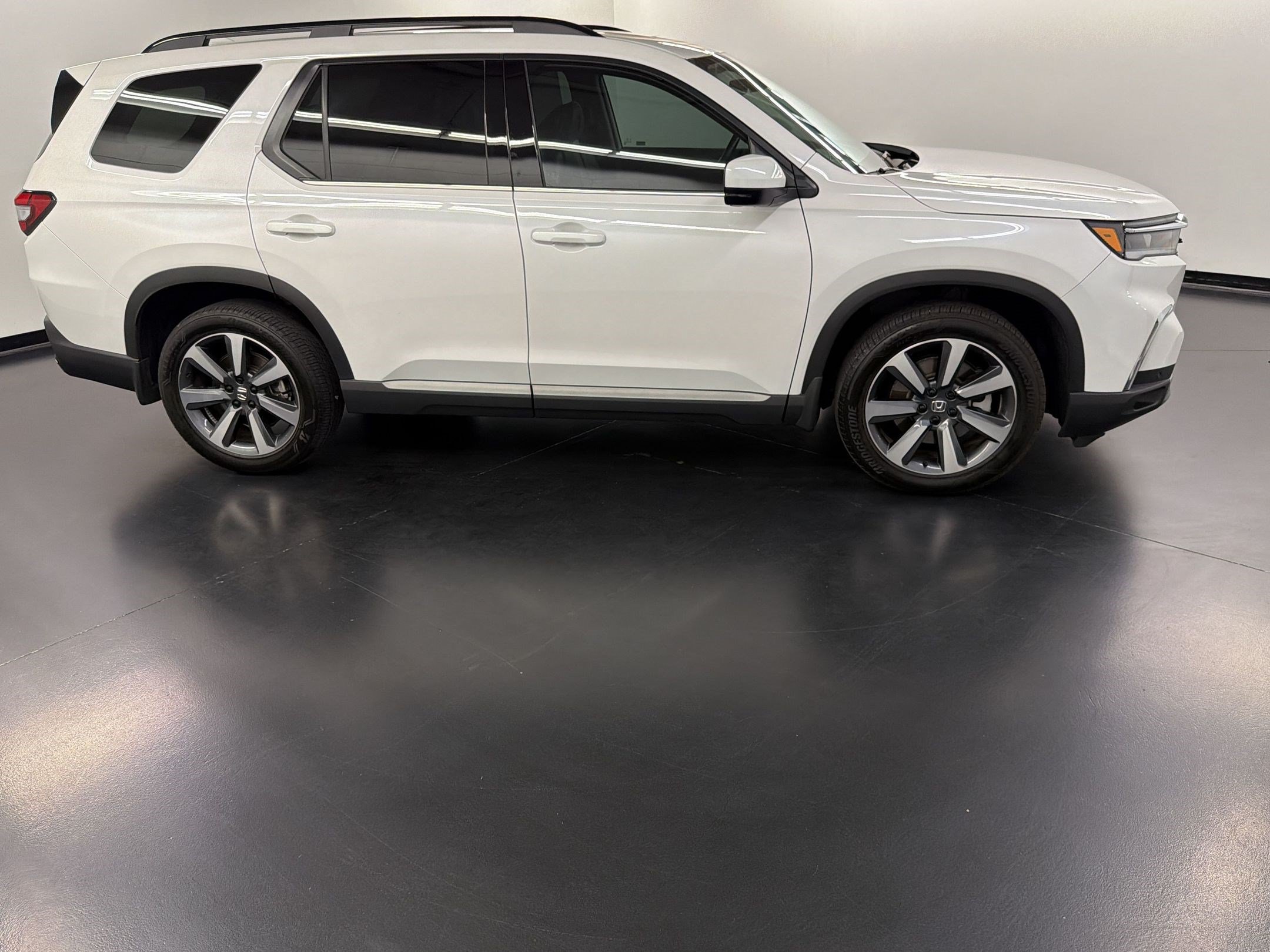 Certified 2025 Honda Pilot Touring image 8