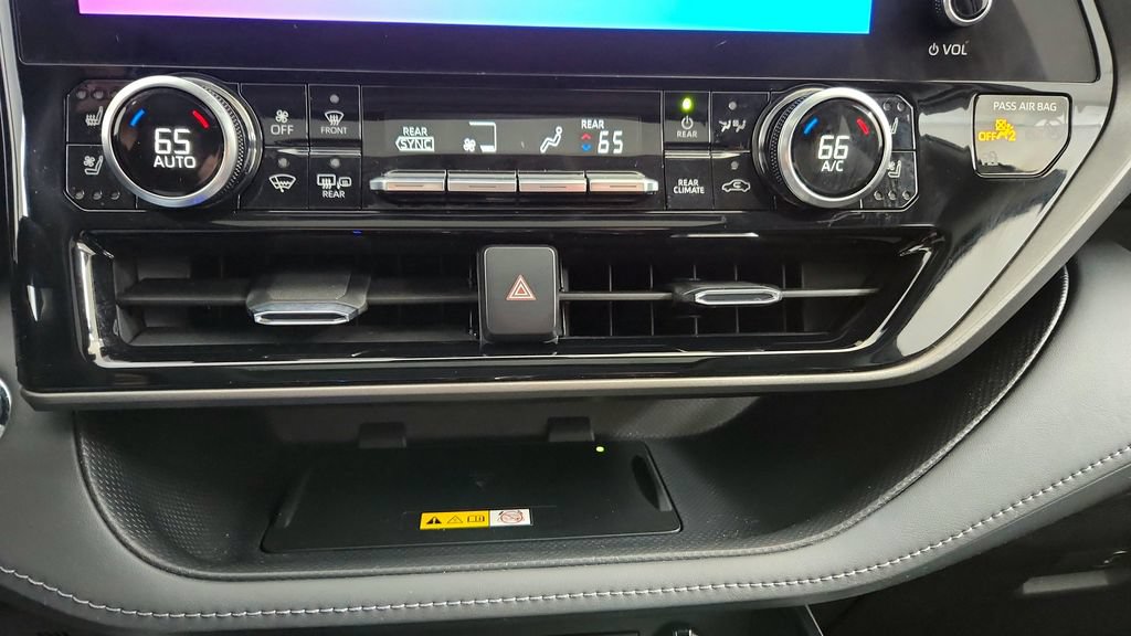Used 2023 Toyota Highlander Limited AWD/4WD image 32