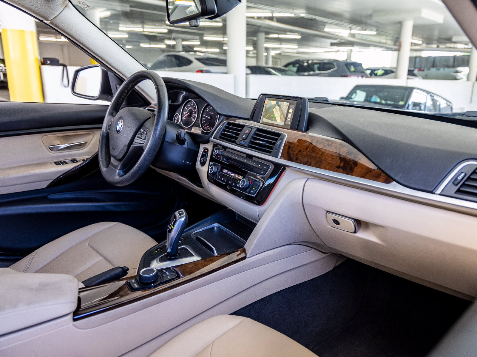 Used 2017 BMW 320i Sedan RWD image 29