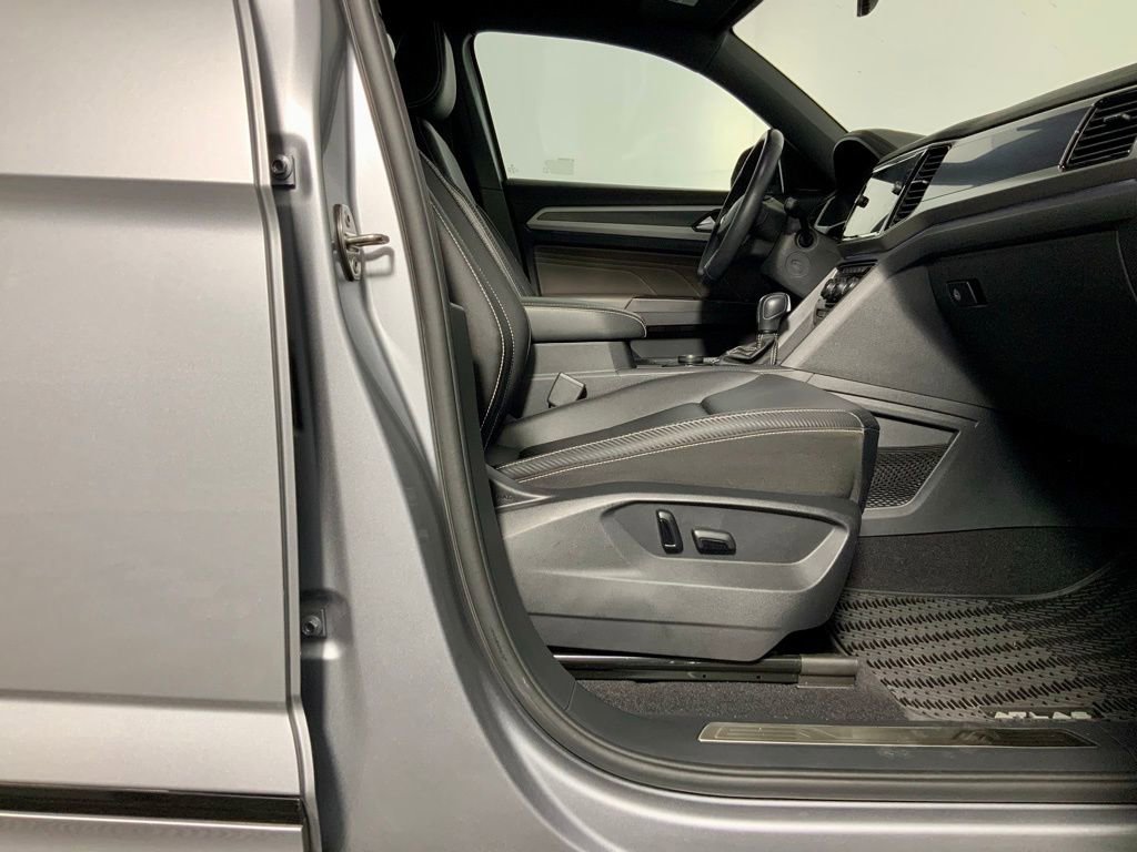 Used 2023 Volkswagen Atlas Cross Sport SEL R-Line image 38