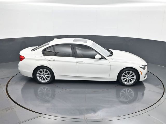 Used 2018 BMW 320i Sedan RWD image 16