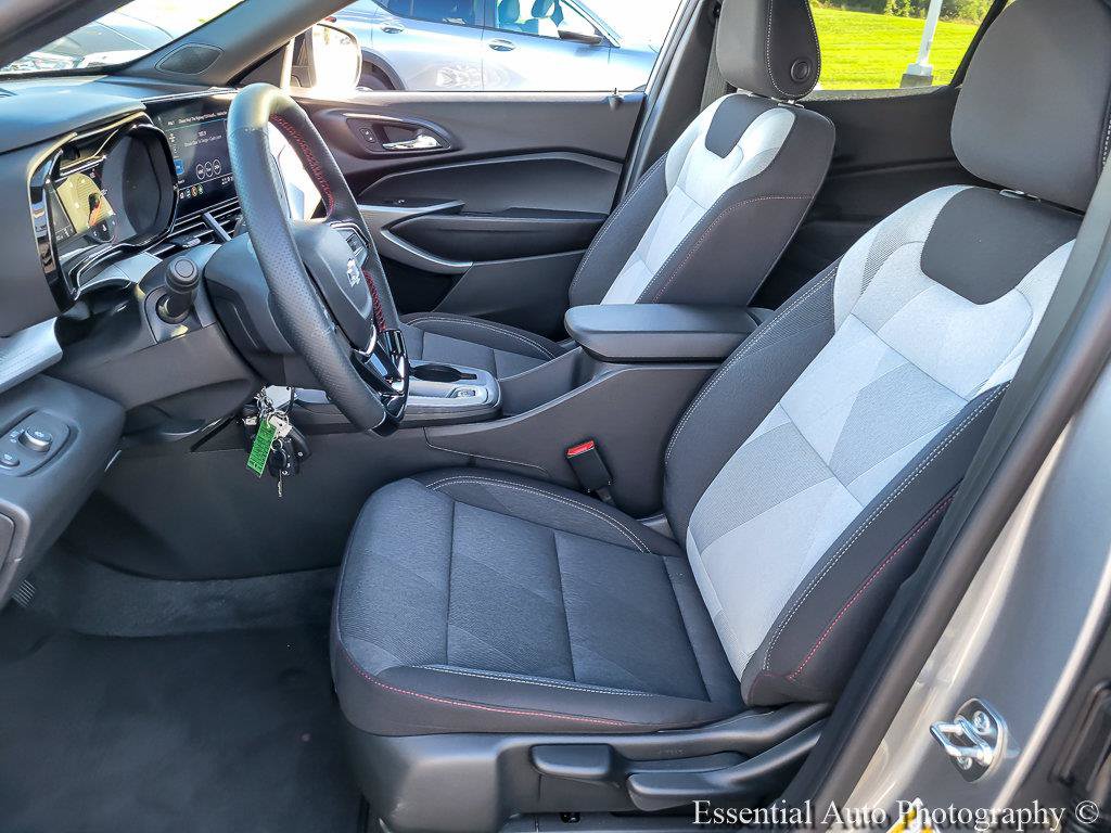 Used 2026 Chevrolet Trax RS w/ Sunroof Package FWD image 10