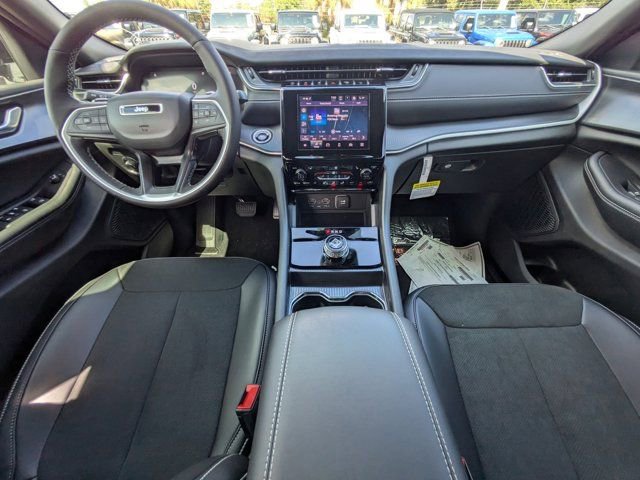 New 2025 Jeep Grand Cherokee Altitude image 13