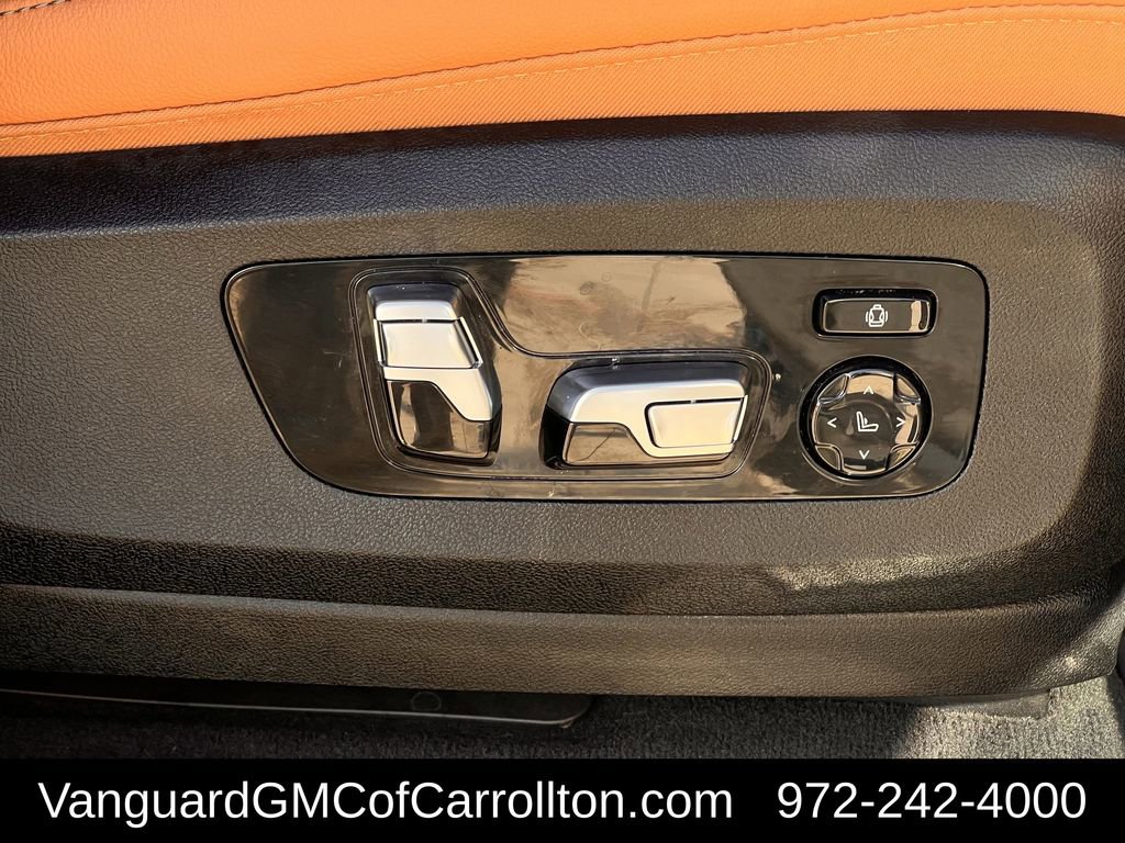 Used 2022 BMW X7 M50i w/ Cold Weather Package image 27