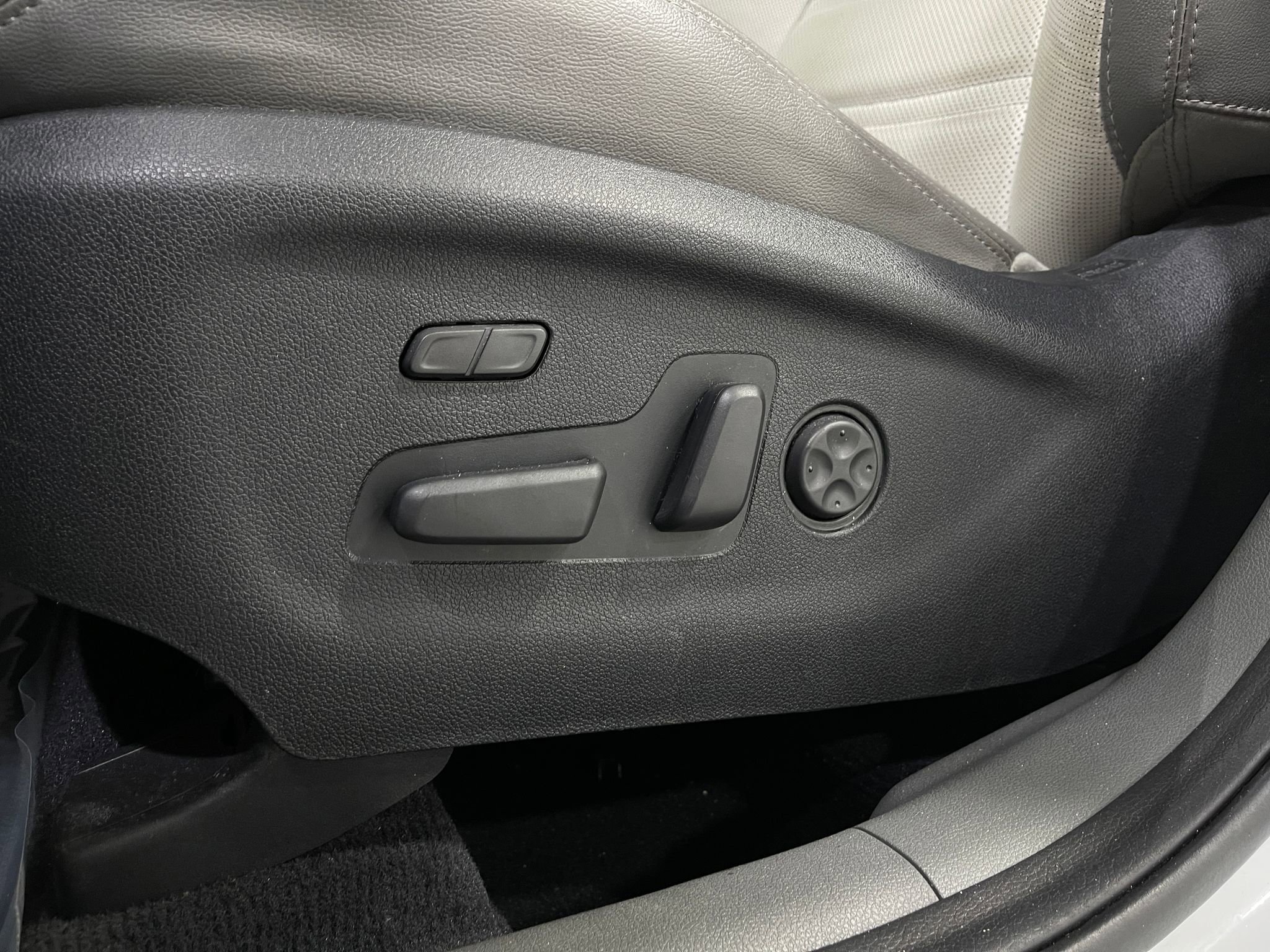 Used 2020 Kia Sorento SX image 16