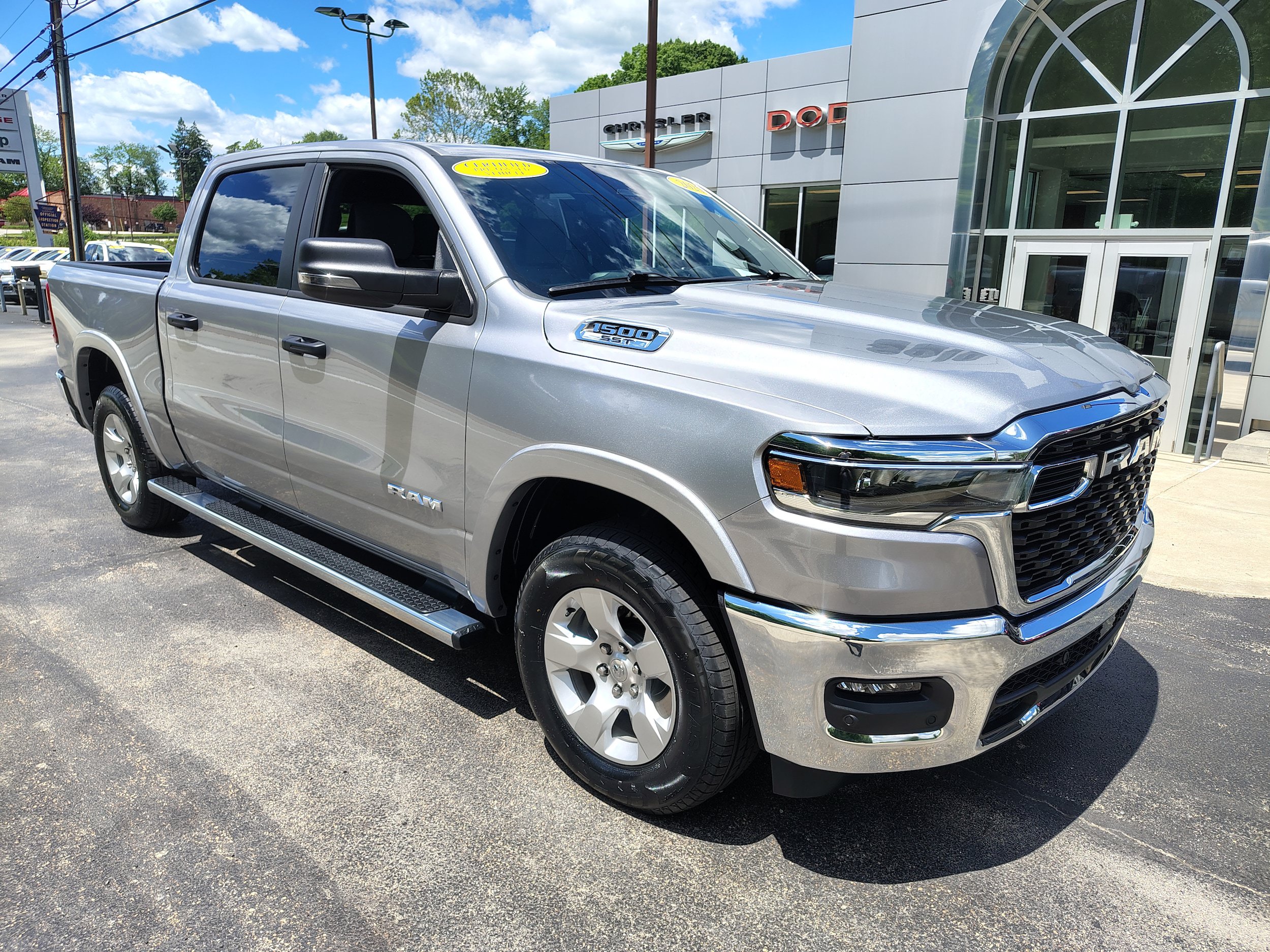 Used 2025 RAM 1500 Big Horn AWD/4WD image 2