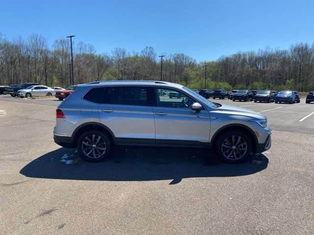 Used 2023 Volkswagen Tiguan SE image 4