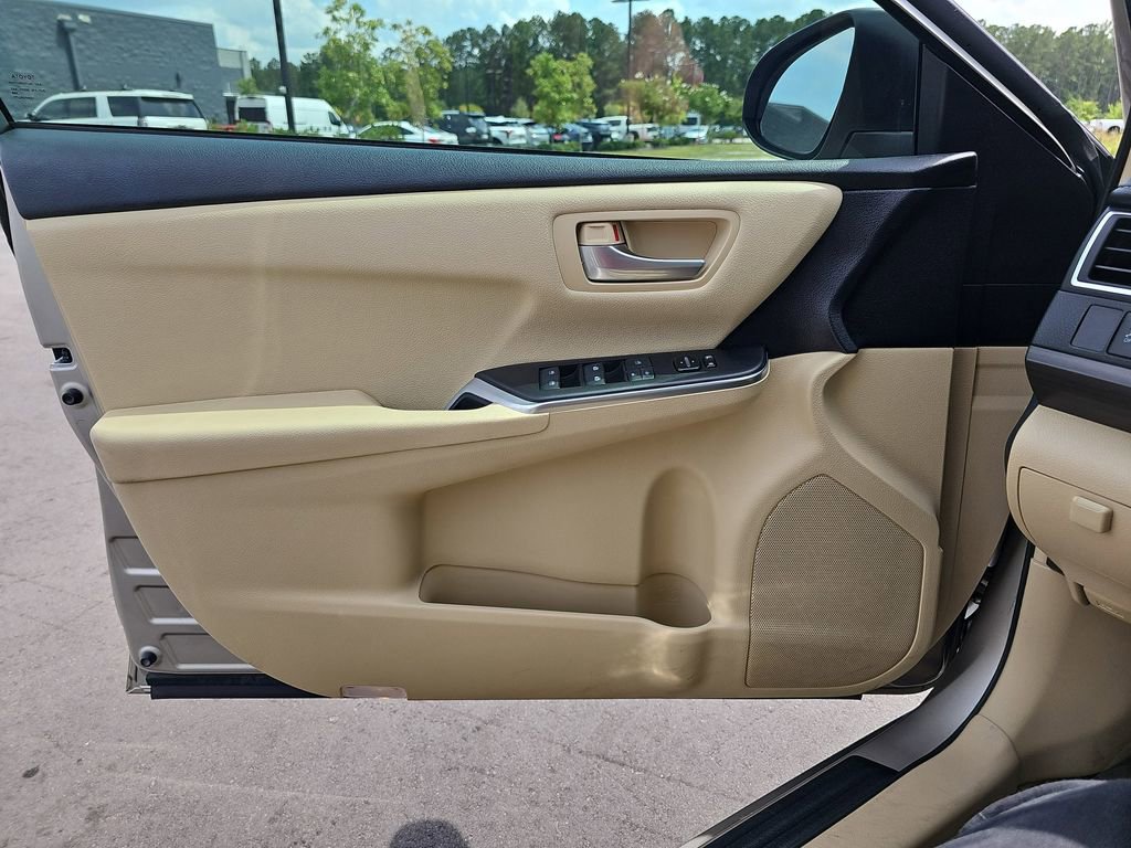 Used 2016 Toyota Camry LE FWD image 31