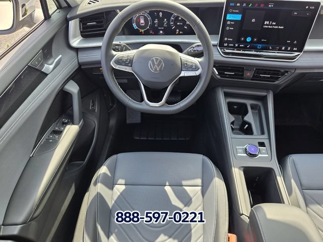 New 2026 Volkswagen Tiguan SE FWD image 8