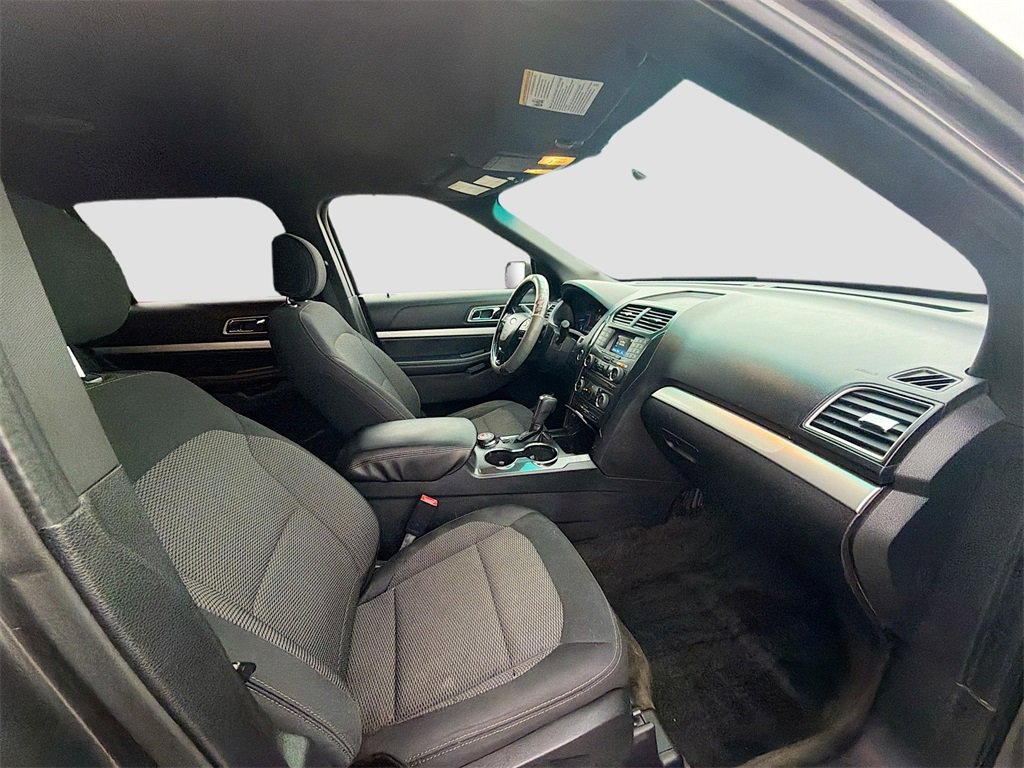 Used 2016 Ford Explorer XLT image 25