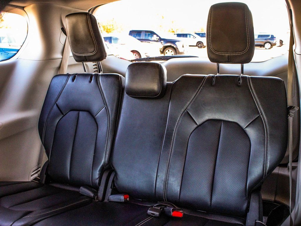 Used 2024 Chrysler Pacifica Touring-L image 33