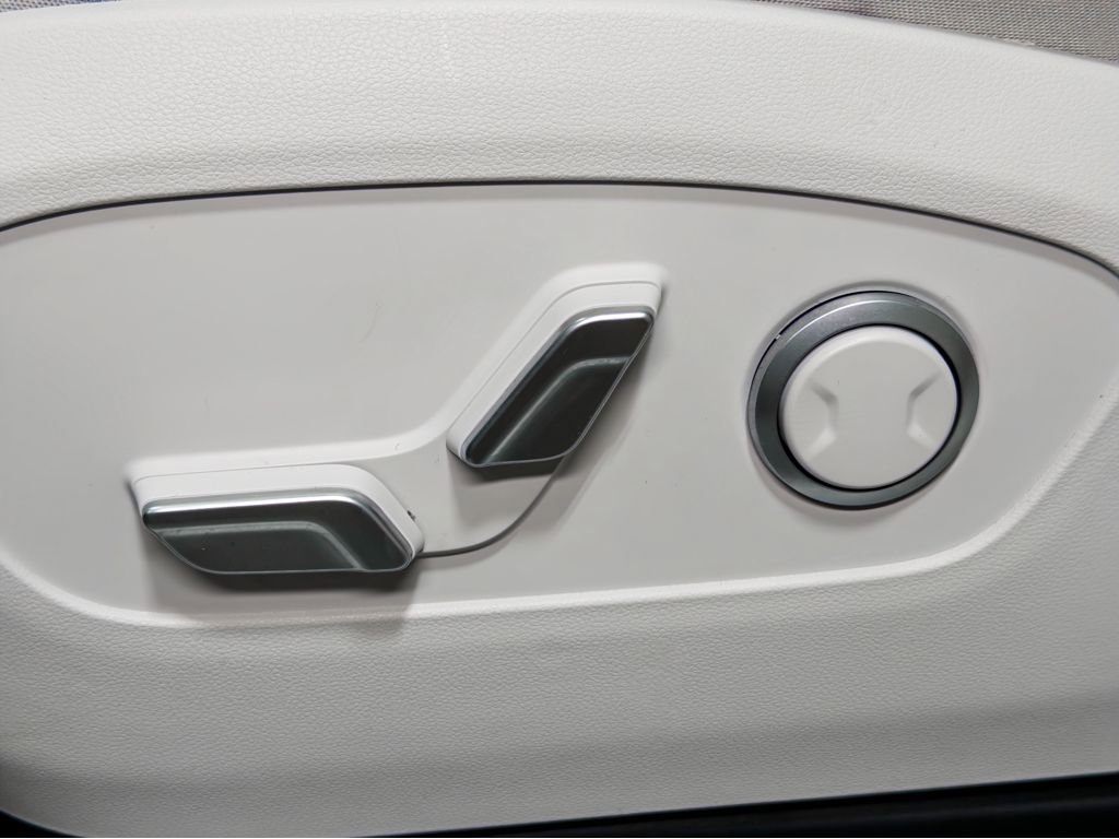 Used 2026 Hyundai Ioniq 9 SEL image 7