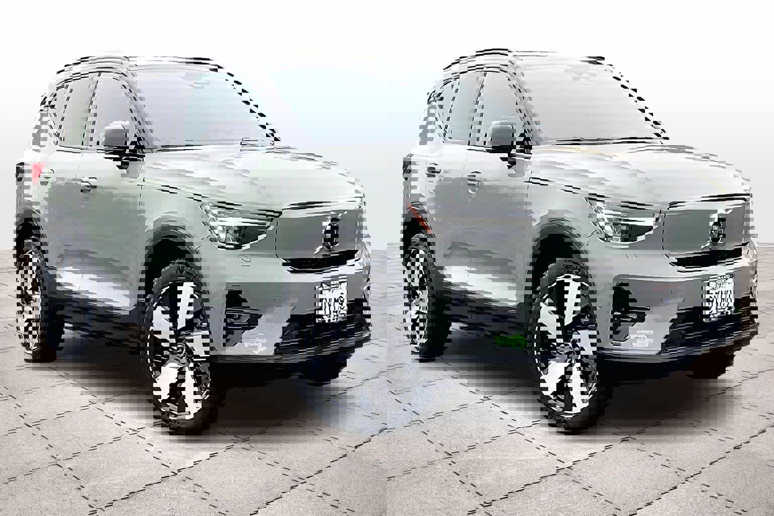 Used 2023 Volvo XC40 Recharge Ultimate image 2