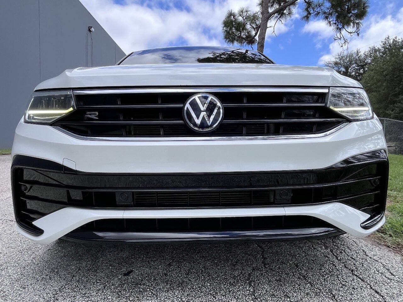 Used 2023 Volkswagen Tiguan SE R-Line FWD image 16