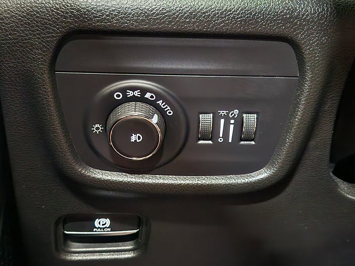 Used 2022 Jeep Grand Cherokee L Limited AWD/4WD image 43