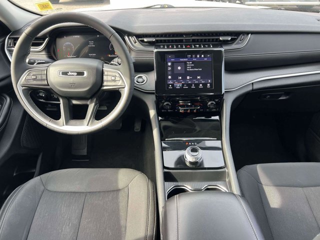 Used 2023 Jeep Grand Cherokee Laredo image 11