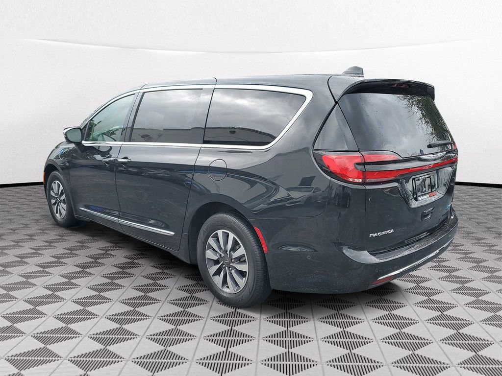 Used 2022 Chrysler Pacifica Limited image 4