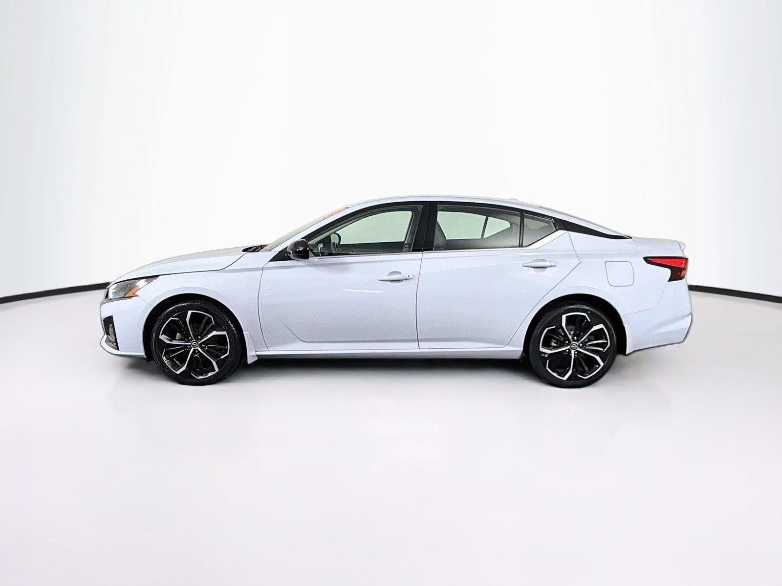 Used 2023 Nissan Altima 2.5 SR AWD/4WD image 8