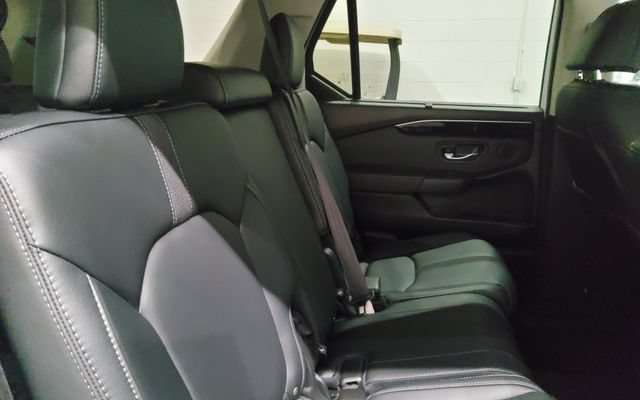 Certified 2025 Honda Pilot Touring image 18