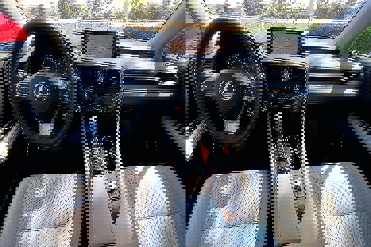 Used 2018 Lexus RX 450h AWD w/ Premium Package image 16