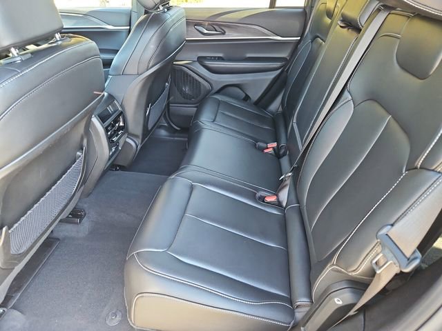 Used 2025 Jeep Grand Cherokee Limited image 13