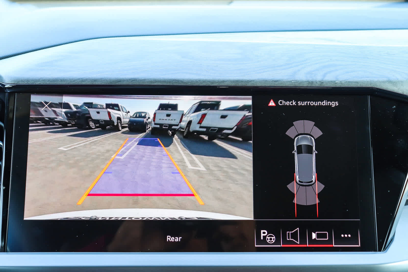 Used 2023 Audi Q4 e-tron Prestige image 35