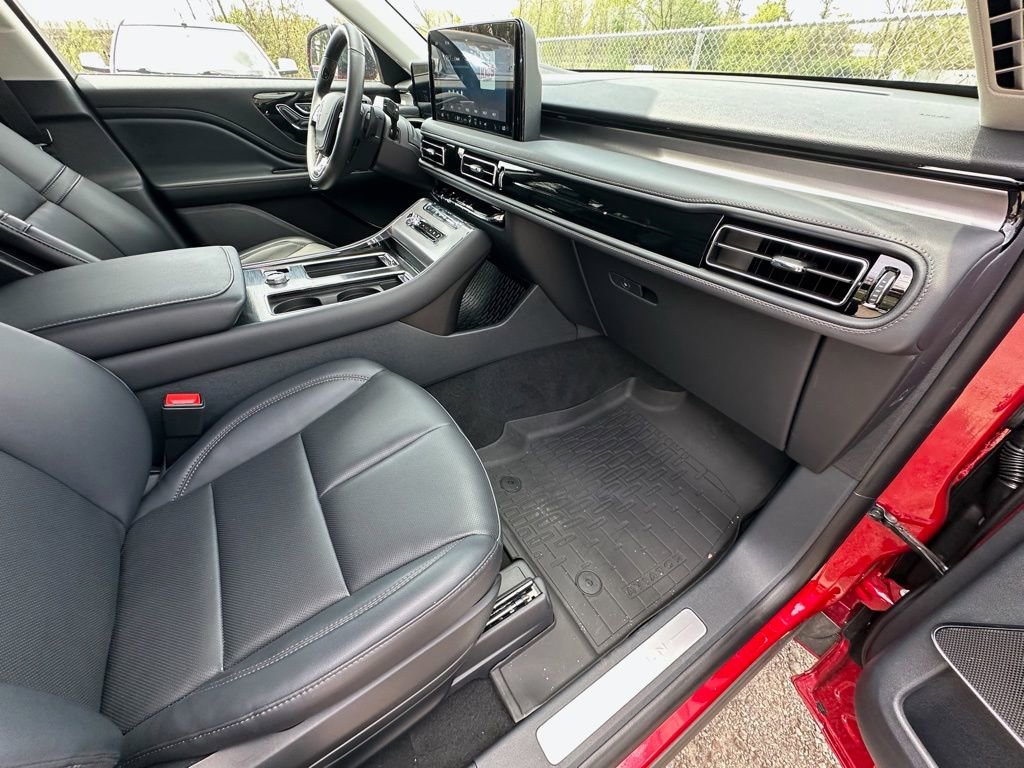 New 2026 Lincoln Aviator AWD w/ Jet Appearance Package image 22