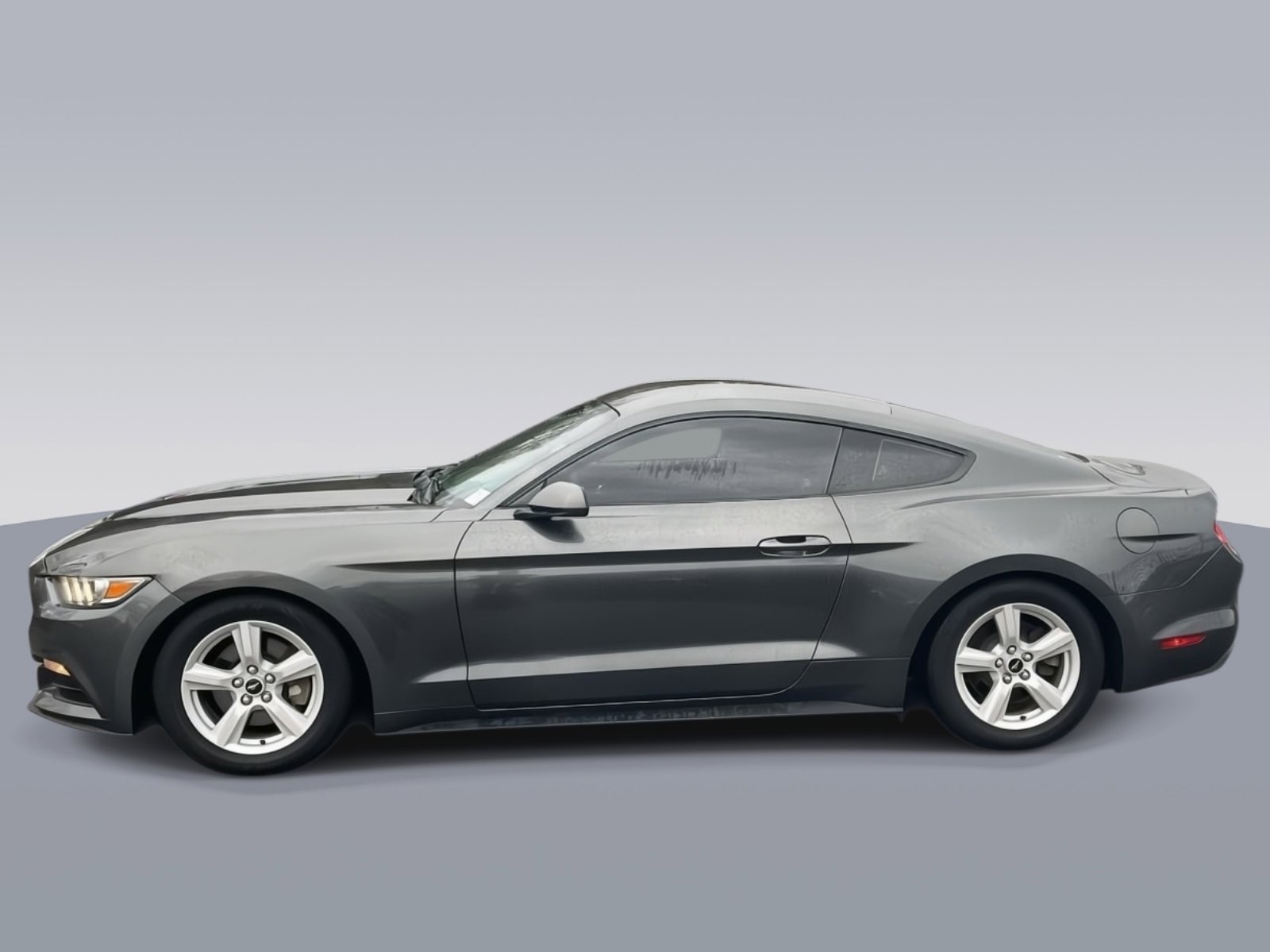 Used 2017 Ford Mustang Coupe image 3