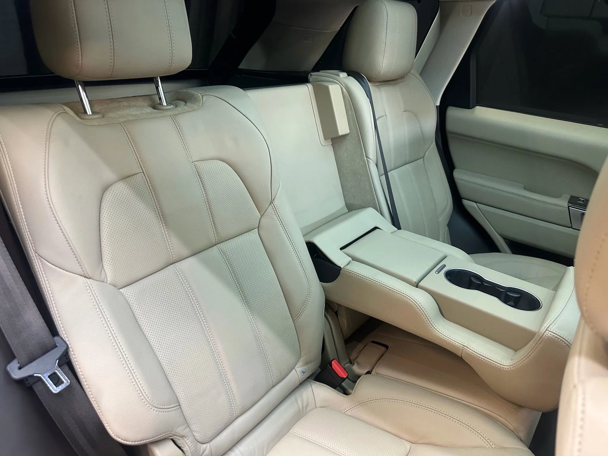 Used 2016 Land Rover Range Rover Sport SE image 29