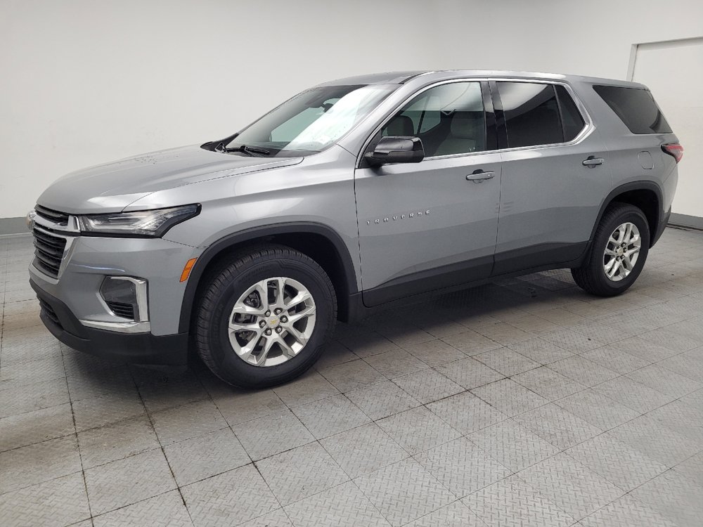 Used 2023 Chevrolet Traverse LS FWD image 2