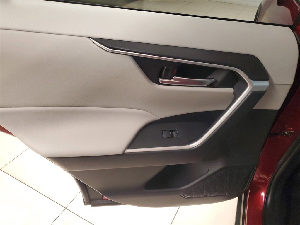 Used 2019 Toyota RAV4 XLE Premium image 14