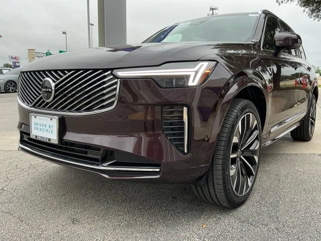 Certified 2025 Volvo XC90 B5 Plus AWD/4WD image 3