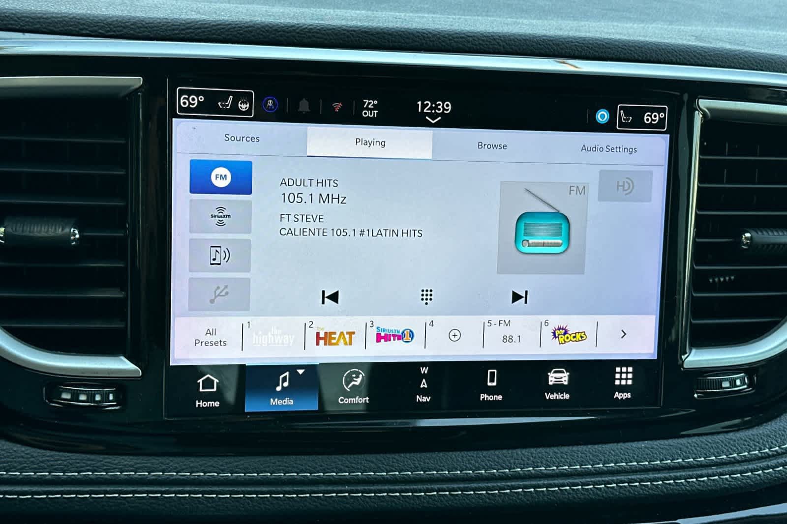 Used 2024 Chrysler Pacifica Limited FWD image 21