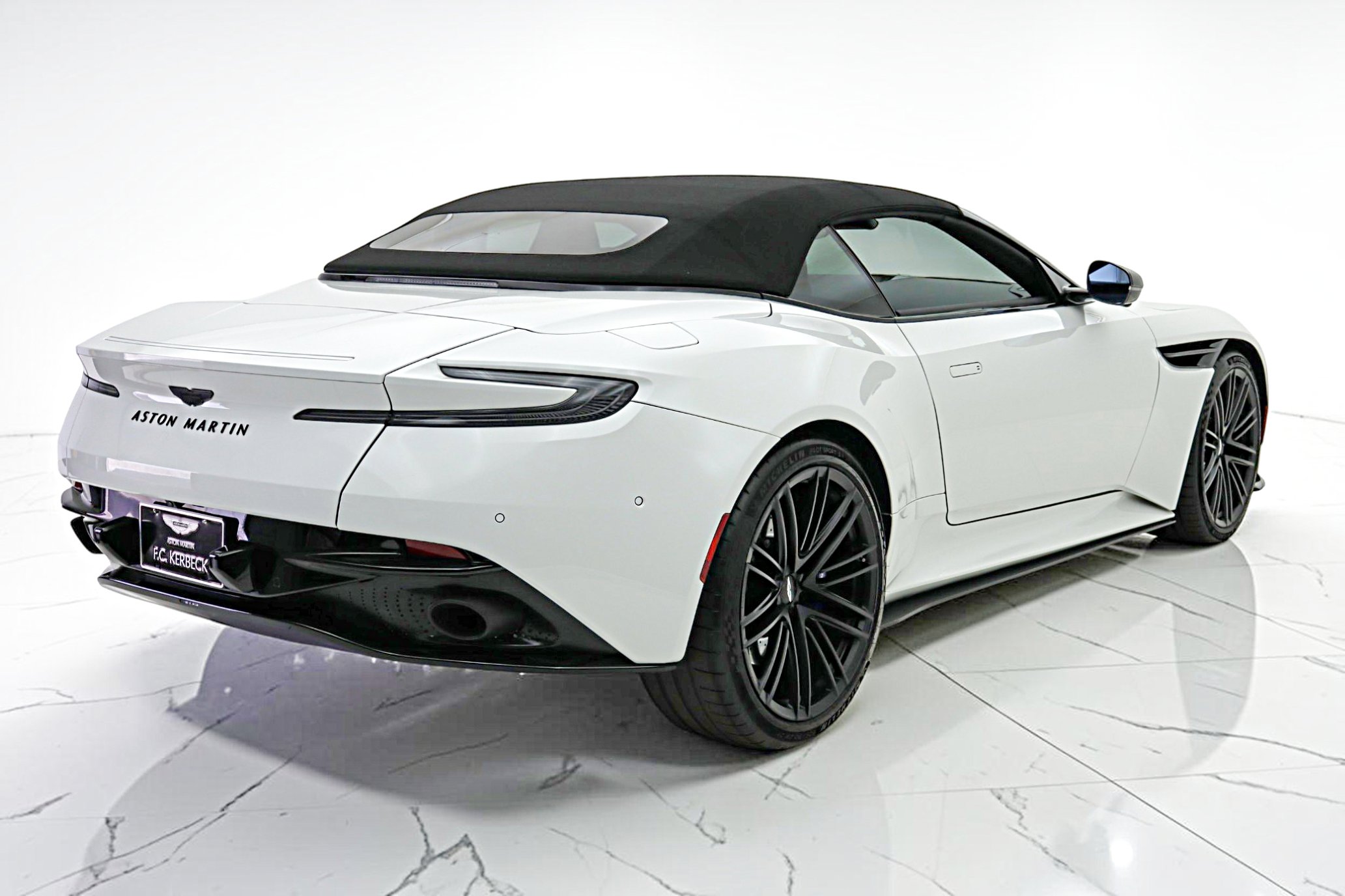 Used 2024 Aston Martin DB12 Convertible RWD image 29