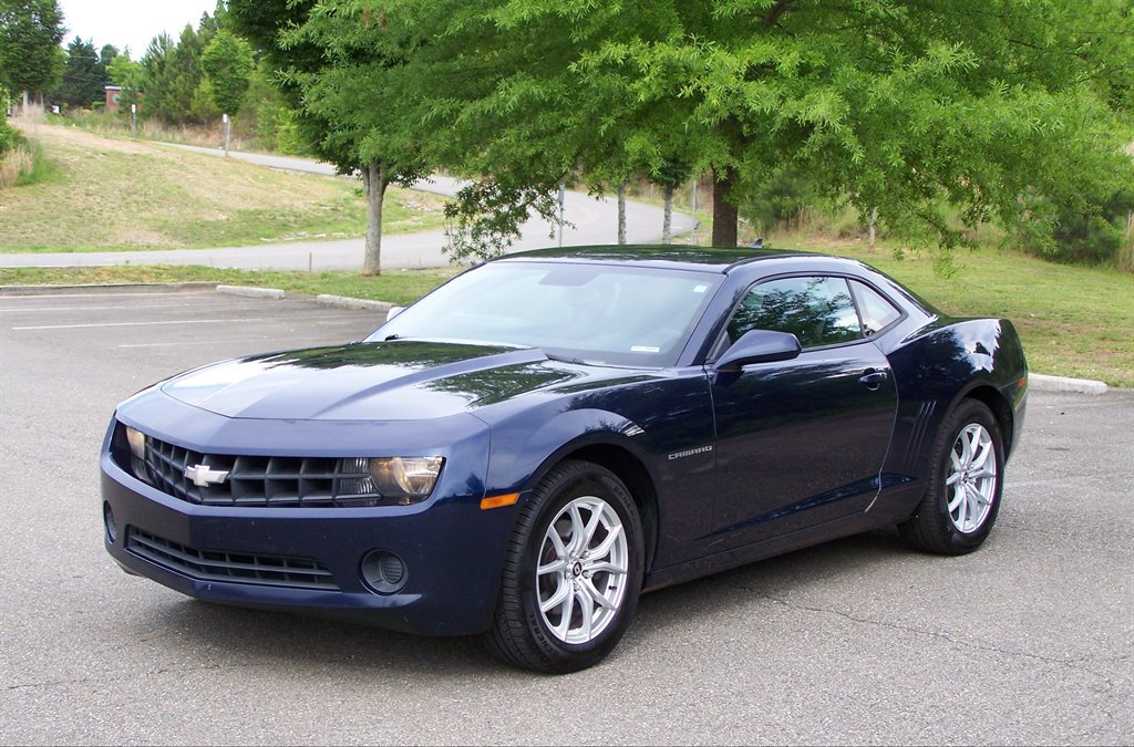 Used 2010 Chevrolet Camaro LS RWD image 1