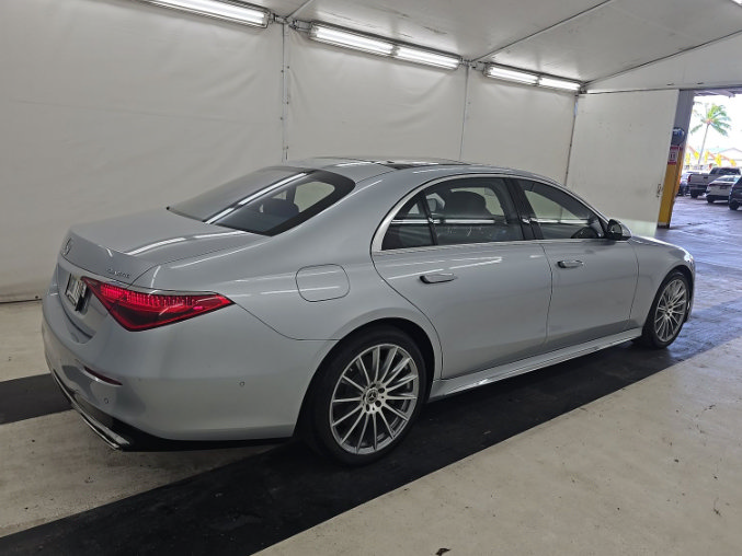 Used 2021 Mercedes-Benz S 580 4MATIC Sedan image 3