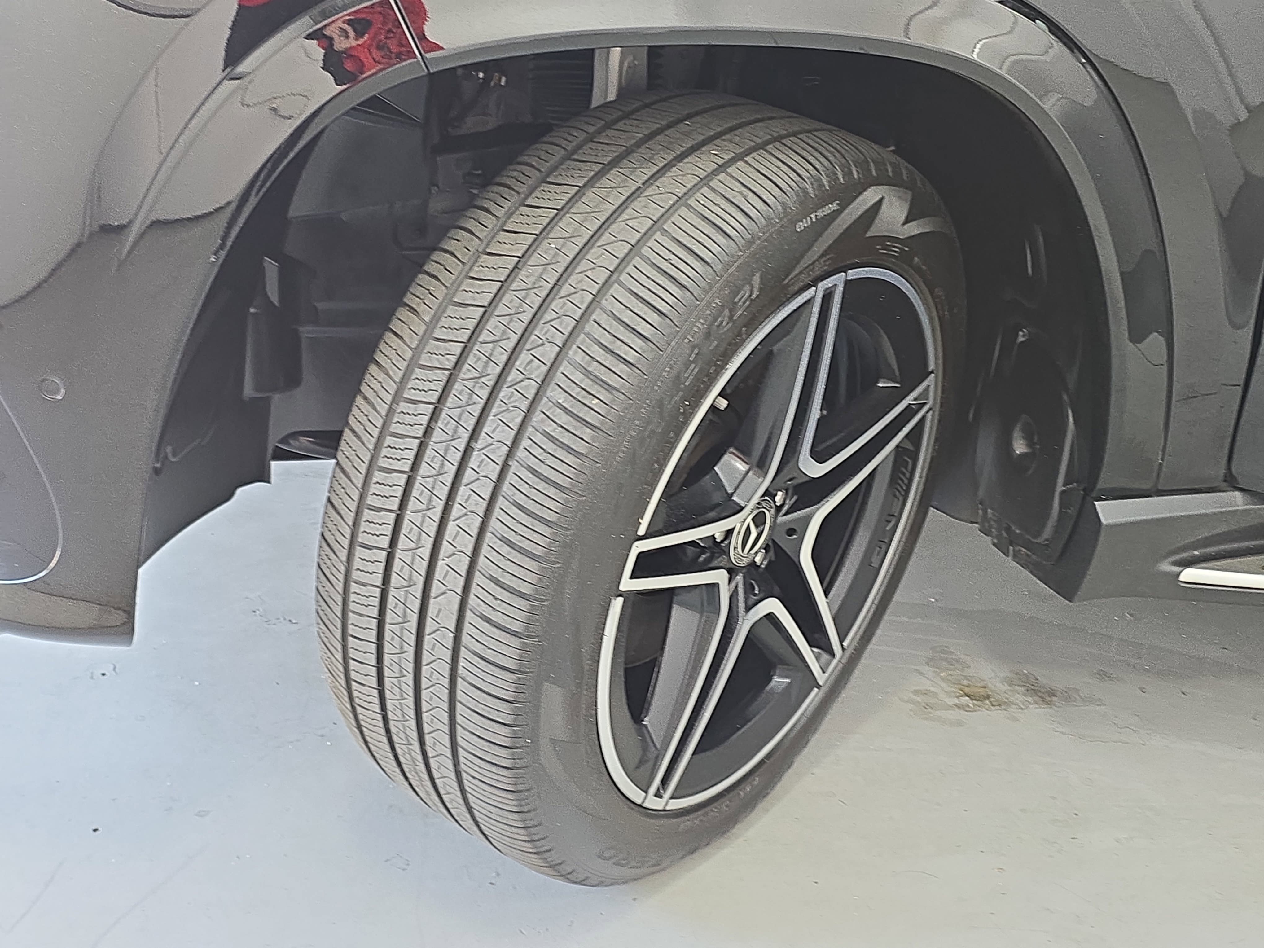 Used 2024 Mercedes-Benz GLS 450 4MATIC w/ AMG Line Exterior image 34