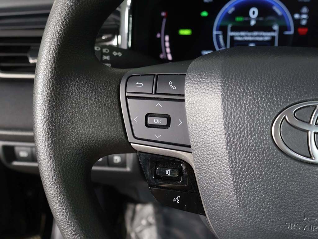 Used 2025 Toyota Camry LE FWD image 36